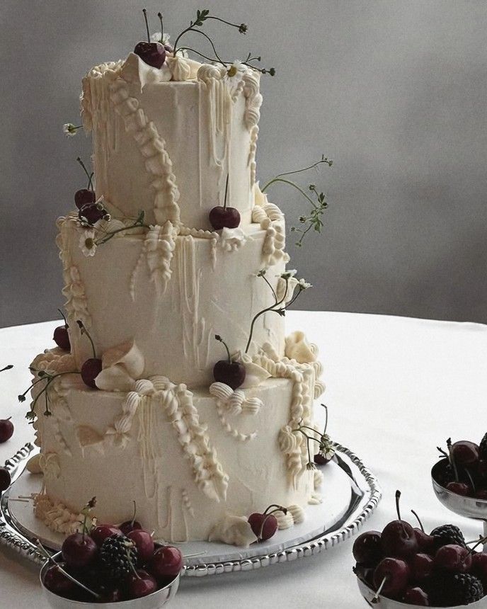 Vintage-Hochzeitstorte mit Kirschen